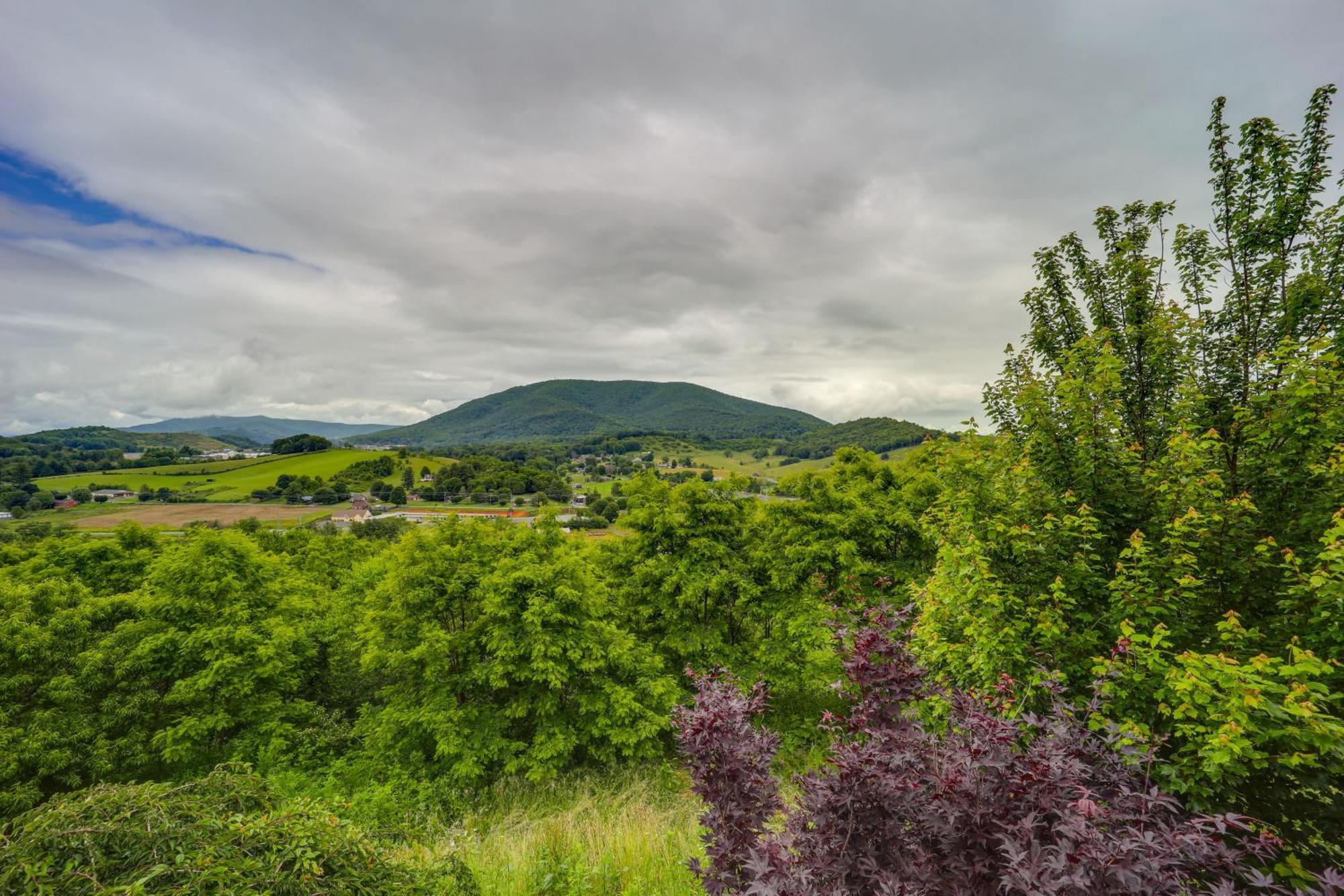 Classy Home With Hot Tub And Mt Jefferson Views! เวสต์เจฟเฟอร์สัน ภายนอก รูปภาพ